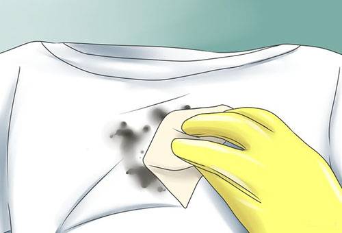 Enlever les taches sur les objets blancs