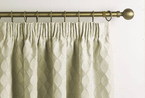 Rideau sur un ruban spécial