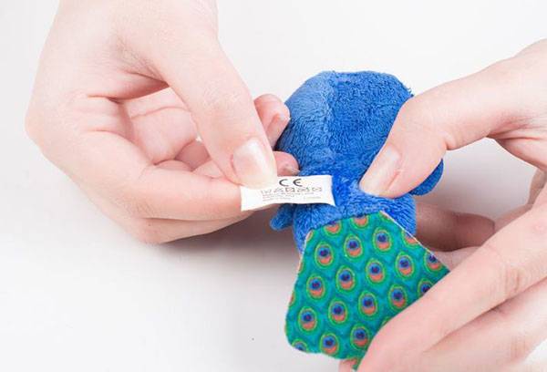 Etiquette sur le jouet