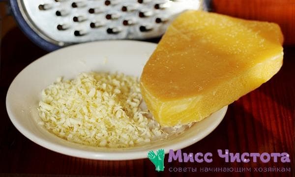 cire d'abeille râpée