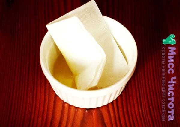 serviette imbibée d'huile