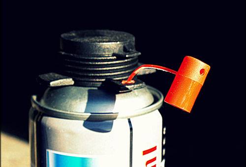 Outil pour nettoyer le pistolet de montage