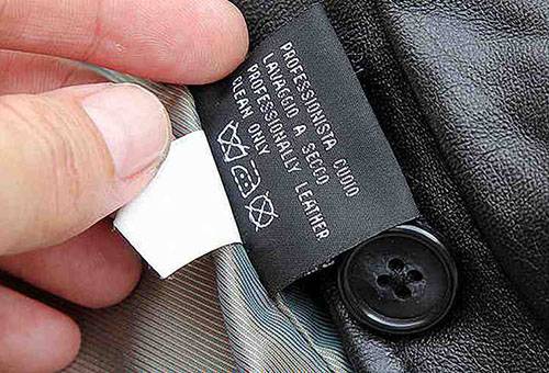 Étiquette sur une veste en cuir