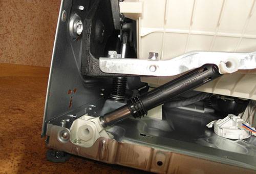 Amortisseur dans une machine à laver