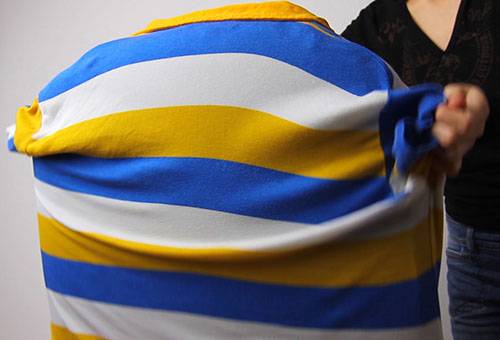 Étirement du tee-shirt