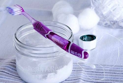 Poudre dentaire pour nettoyer l'argent