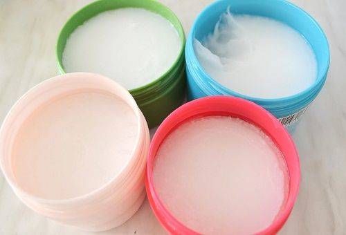 gel fait maison dans des boîtes en plastique