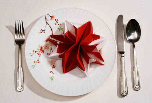 Serviettes pliées en étoile