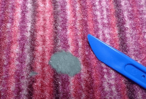 pâte à modeler sur tissu