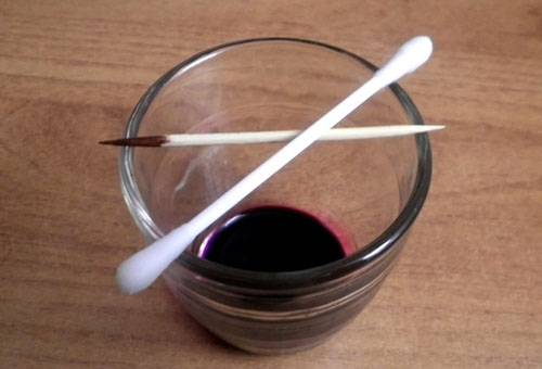 Solution de permanganate de potassium pour éliminer l'encre