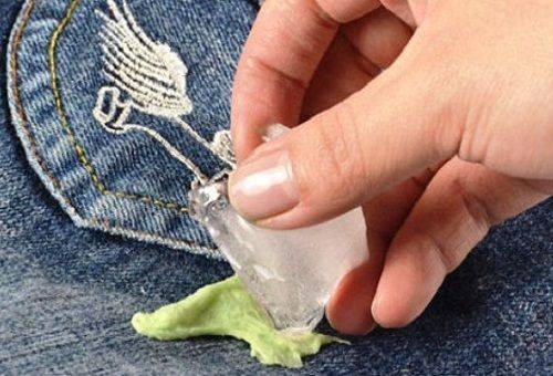 enlever la gomme avec de la glace