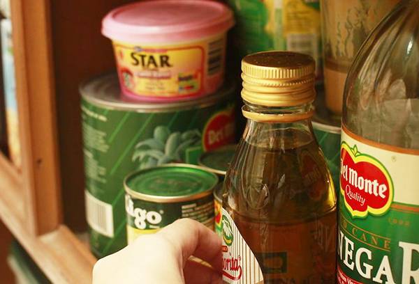 L'huile d'olive dans les armoires de cuisine