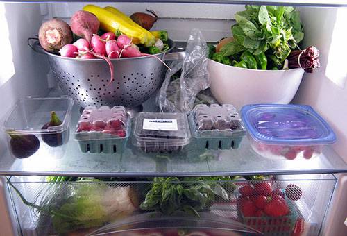 Réfrigérateur avec de la nourriture