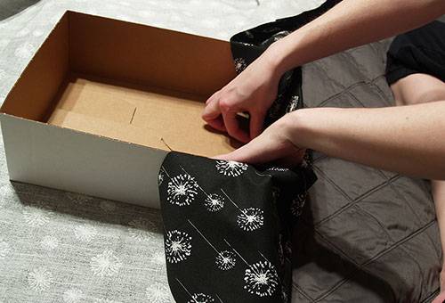 Couvrir la boîte avec du tissu