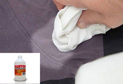 enlever les taches avec de l'acétone