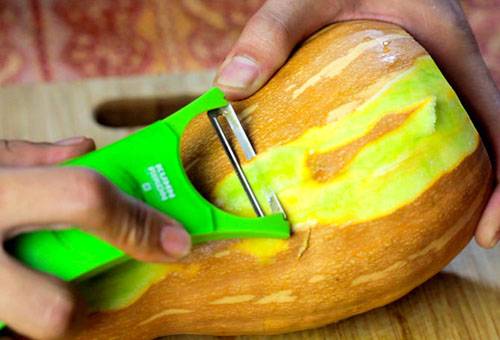 Retirer la peau de citrouille