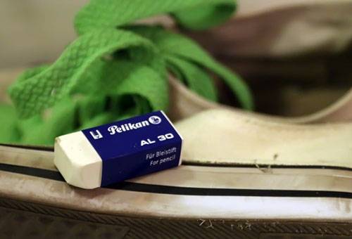 Gomme pour nettoyer les semelles en caoutchouc des baskets