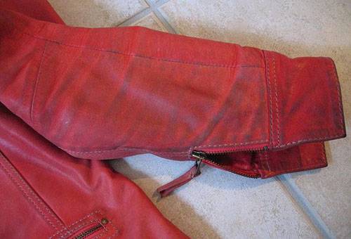 La manche grasse d'une veste en cuir