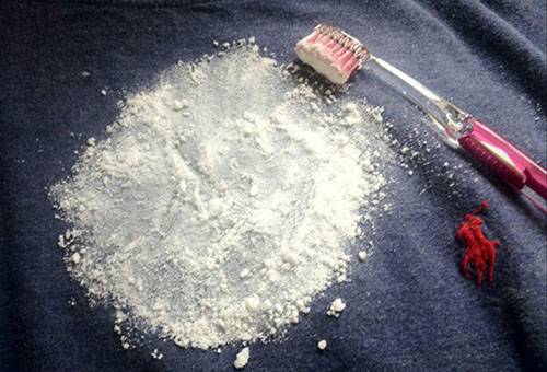 Enlever les taches de graisse avec du bicarbonate de soude