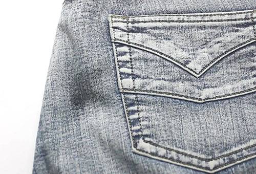 Tache d'huile sur un jean