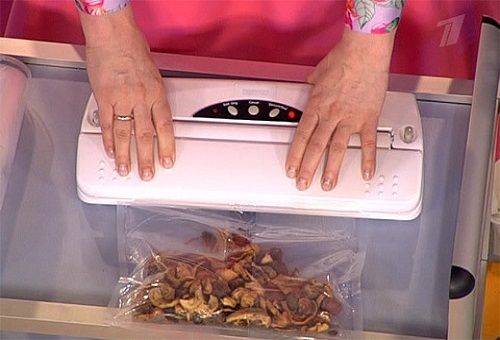 champignons séchés dans un sac sous vide