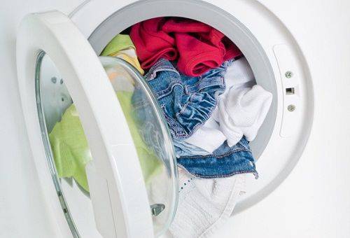 choses colorées dans la machine à écrire