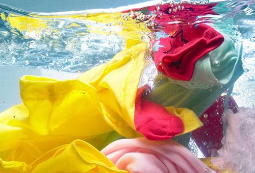 Laver les articles colorés