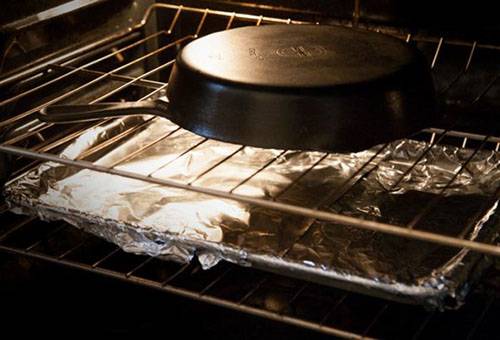 Chauffer une poêle en fonte