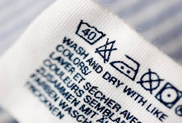 Étiquette sur les vêtements