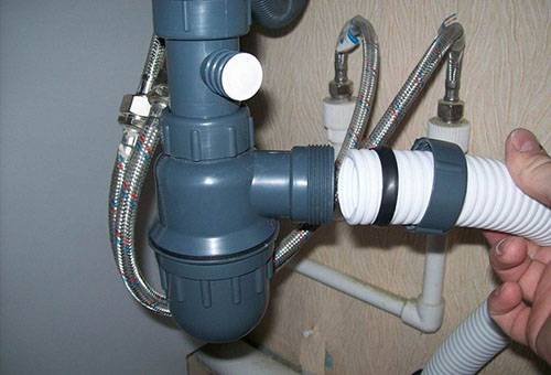 Démontage du siphon sous l'évier