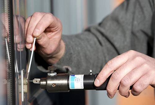 Retirer une clé bloquée d'une serrure