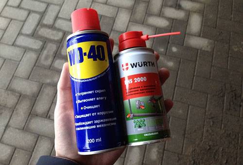 Produits pour le traitement des serrures et charnières de porte