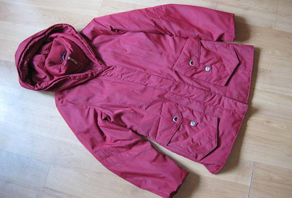 Sécher une veste au sol