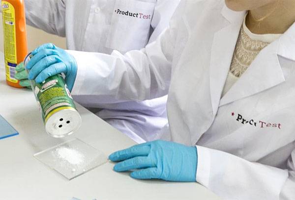 Tester la poudre de nettoyage de cuisine