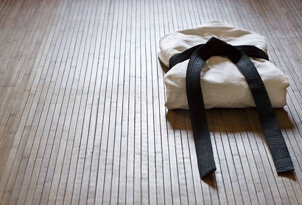 kimono avec ceinture noire