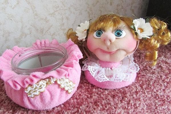 Tête de poupée en bas de nylon