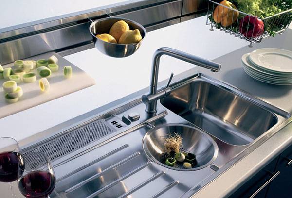 Évier de cuisine en métal