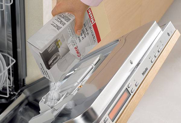 Mettre du sel au lave-vaisselle