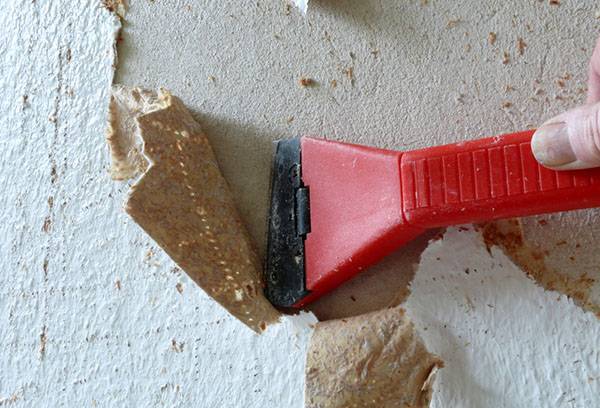 Enlever la peinture du béton