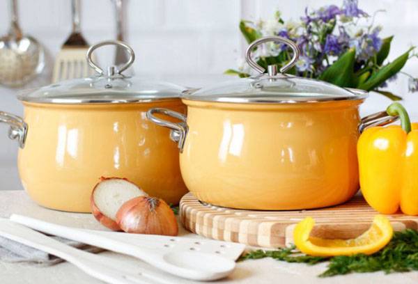 Nouvelles casseroles en émail