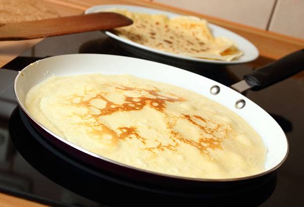 Crêpière avec revêtement céramique