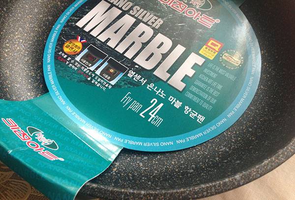 Poêle à frire avec revêtement en marbre