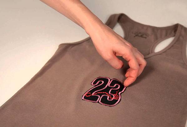 Adhésif thermique sur le T-shirt