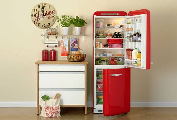 Réfrigérateur avec de la nourriture