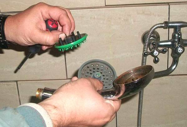 Démontage pomme de douche