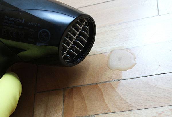 Chauffer la teinture de résine époxy