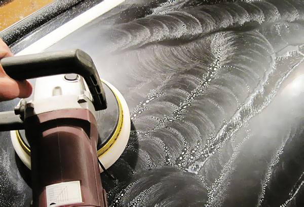 Polissage du verre automobile