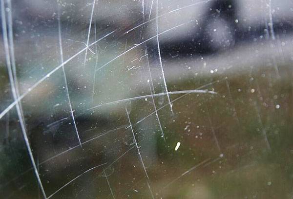 Des rayures sur le verre