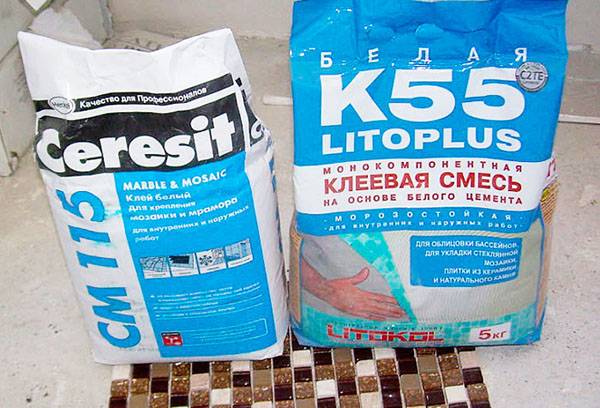 Mélanges adhésifs pour mosaïques