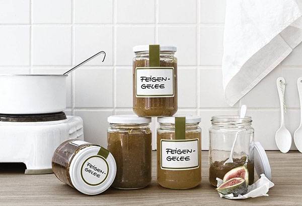 Blancs faits maison avec des autocollants